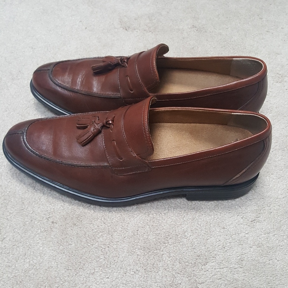 Lightly worn Bostonian Signas dress shoes